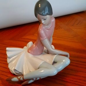 Lladro "Shelly". Graceful and elegant.